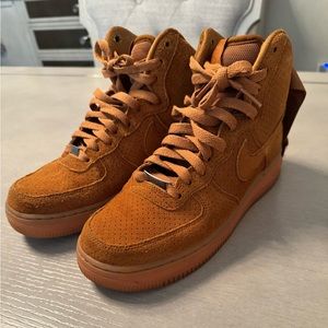 Nike Air Force 1 High Suede Tawny, Women’s’ Size 8m. Rare find good condition.